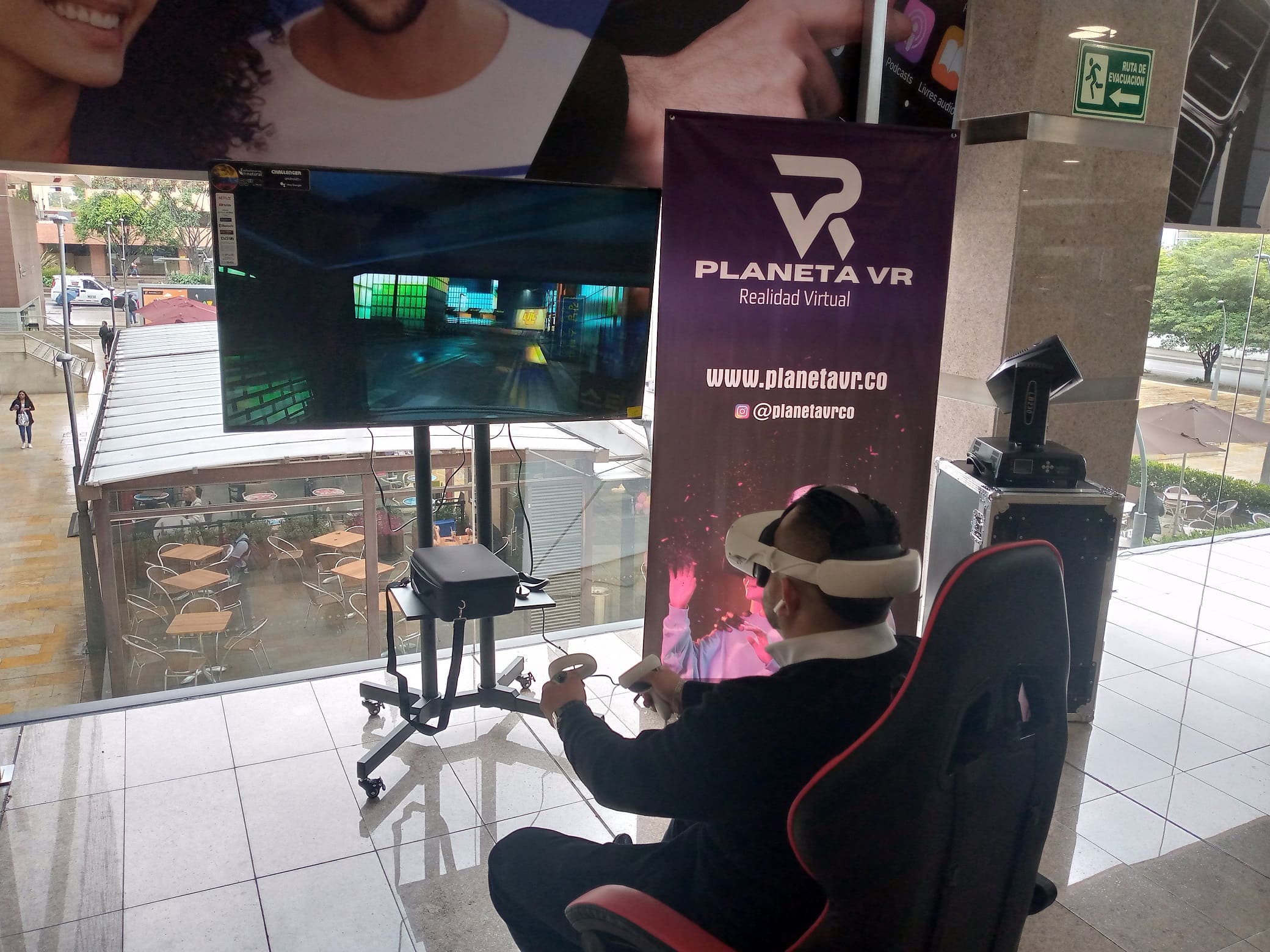 Alquiler de Gafas de Realidad Virtual Planeta VR, Evento Derco Colombia Concesionario de carros nuevos Bogota